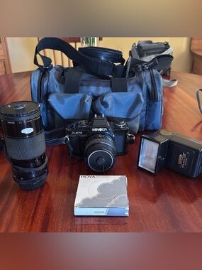 📸Vintage Minolta X570 35mm camera with attachments and case.